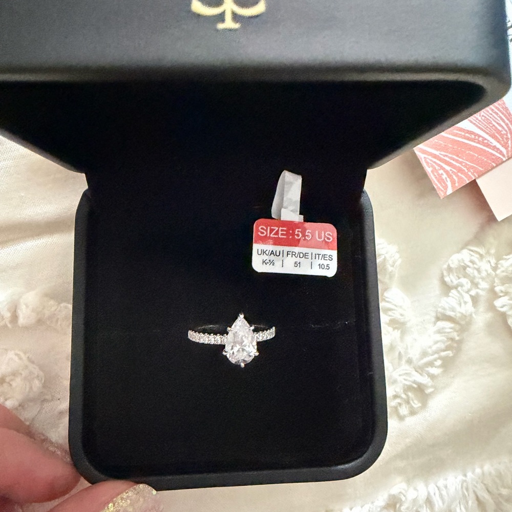 Elegant white gold Ring with Clear Stone